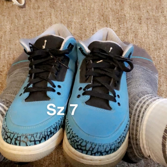 Sneakers - Picture 6 of 7